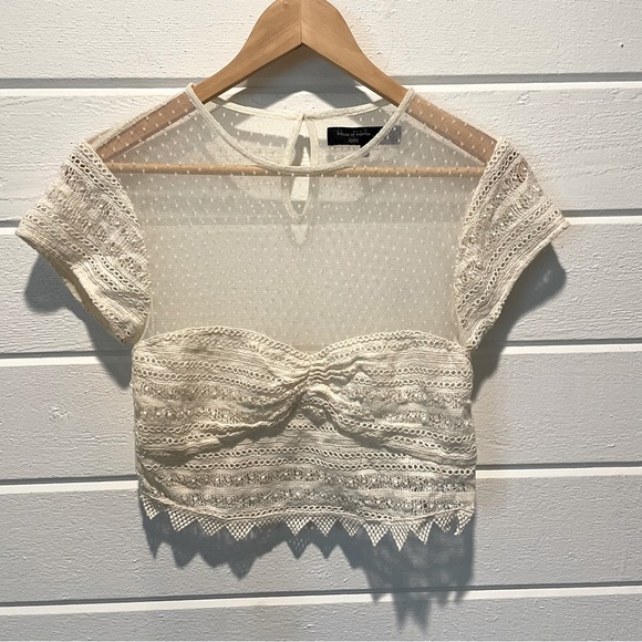House of Harlow 1960 Tops - NWOT House of Harlow 1960 x Revolve Ames Crop
Lace Top size M